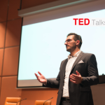 12 Ted Talks yang Akan Mengubah Mindset Anda