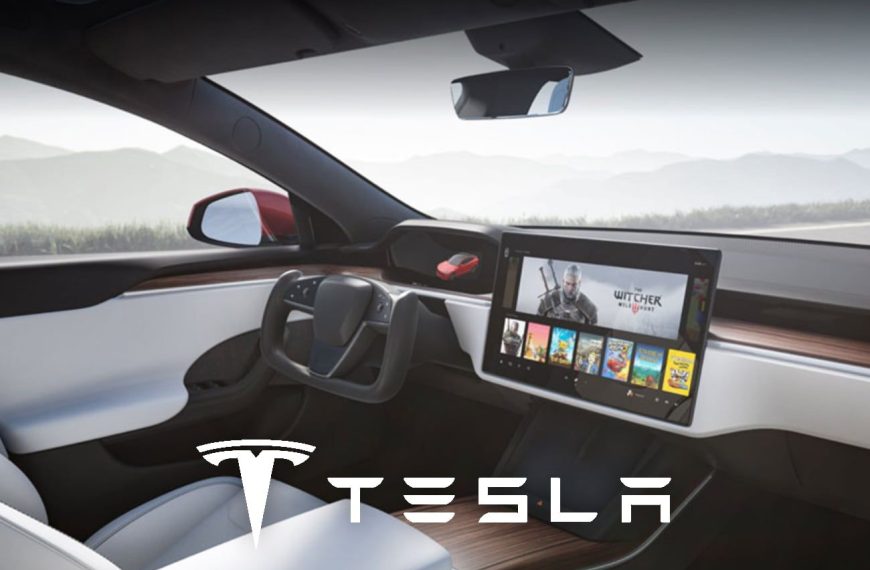 Teknologi Auto Pilot Pada Mobil Tesla Berbahaya?